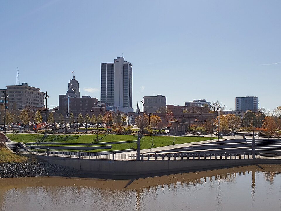 Fort Wayne, IN: Fort wayne skyline as viewed from promenade park