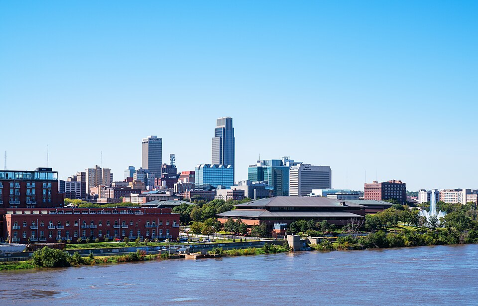Omaha, NE: City of Omaha, Nebraska Skyline on the Missouri River (30899969517)