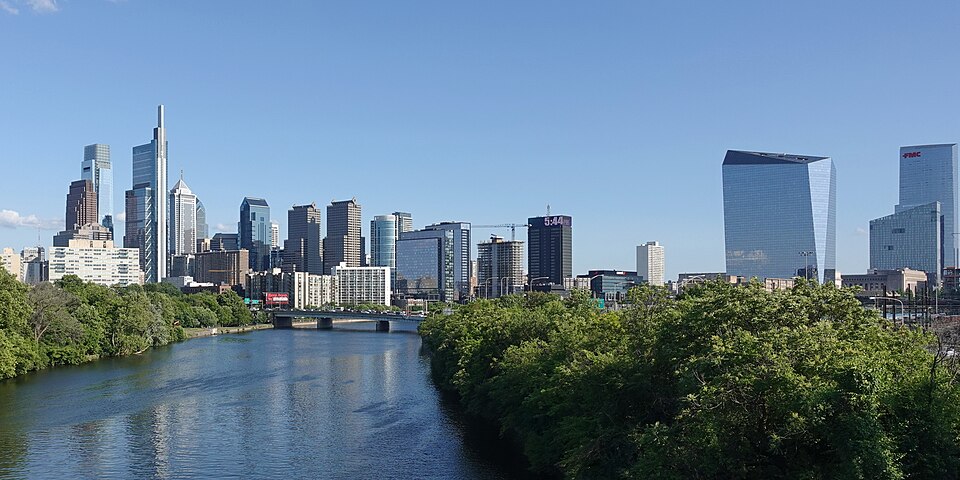 Philadelphia, PA: Philadelphia skyline 20240528 (cropped 2-1)